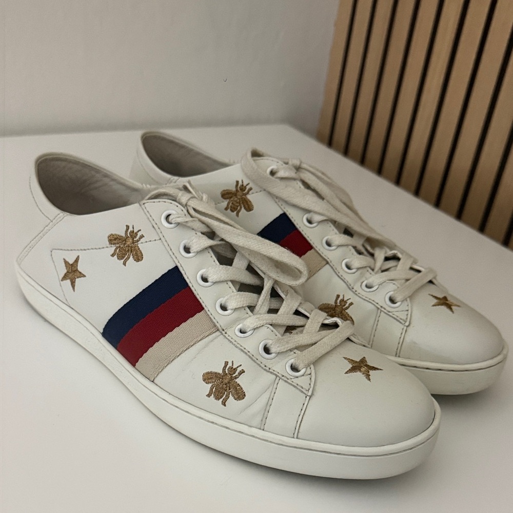 White Sneakers with Embroidered Bees and Stripes